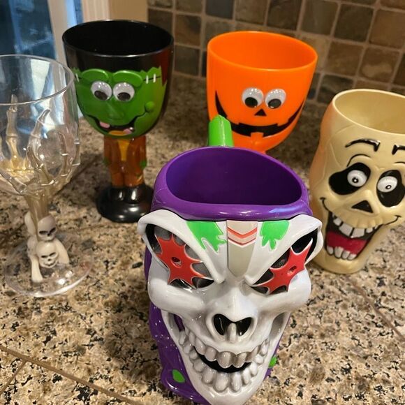 Halloween Cups Grave Robber (Works!) - Picture 1 of 15